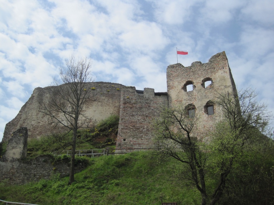 And the ruins of Czorsztyn Castle at the bottom of the street