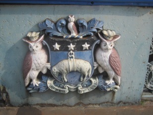 The crest. Did somebody mention owls?